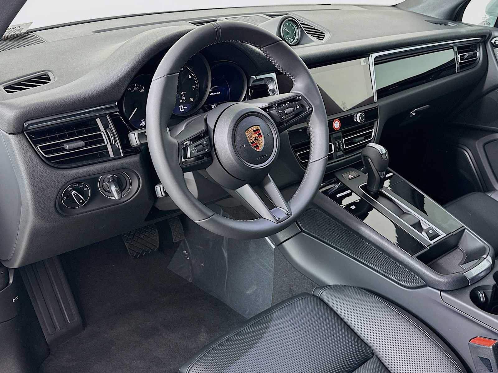 Used 2026 Porsche Macan AWD/4WD image 4