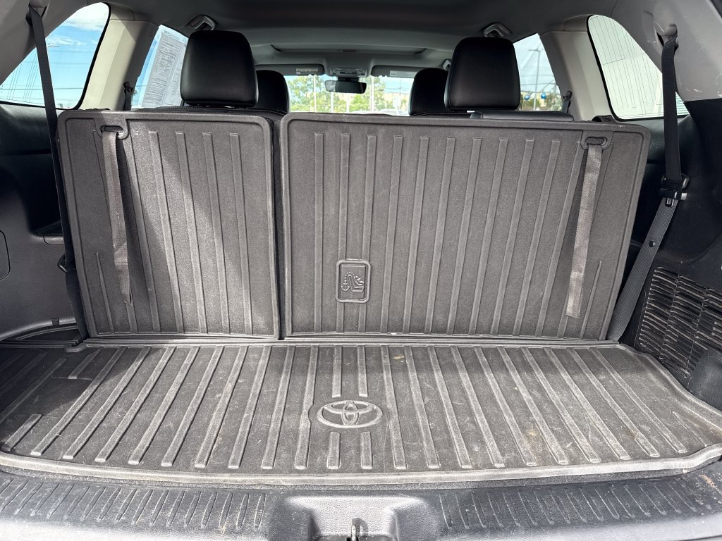 Used 2019 Toyota Highlander XLE AWD/4WD image 19
