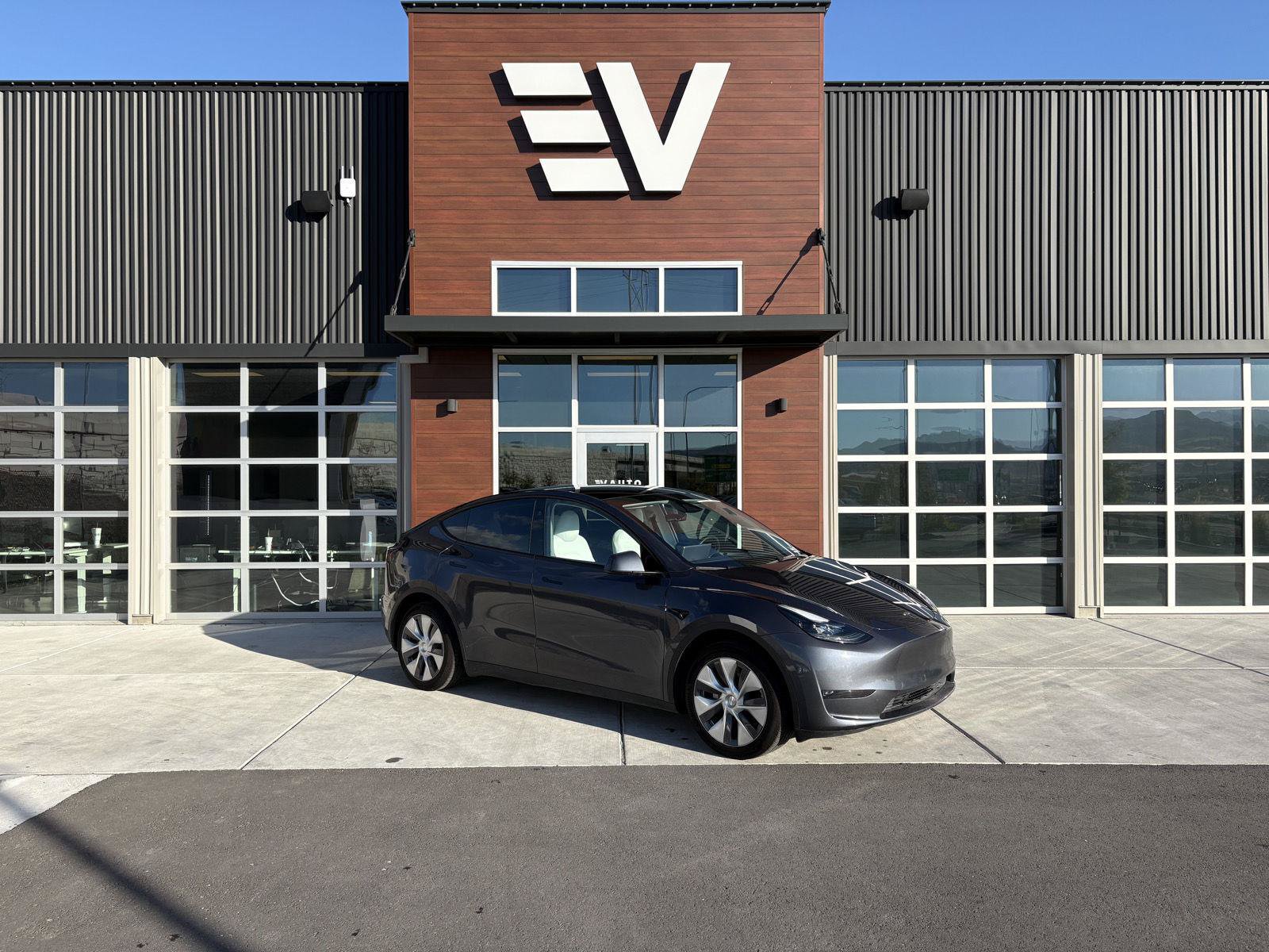 Used 2023 Tesla Model Y 2WD image 1