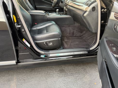 Used 2013 Lexus LS 460 AWD image 33