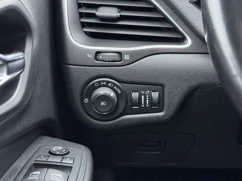 Used 2021 Jeep Cherokee Trailhawk w/ Sun, Sound & Nav Group image 33