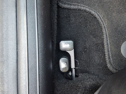 Used 2022 Hyundai Elantra Limited w/ Preferred Accessory Package FWD image 28