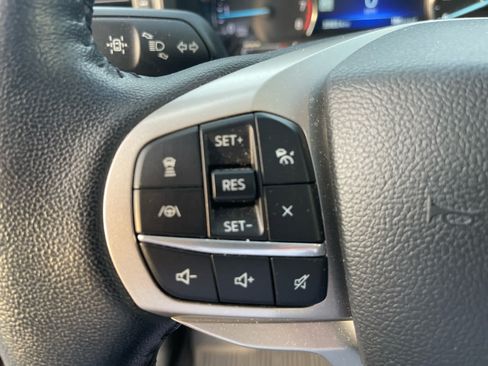 Used 2022 Ford Explorer Limited w/ Equipment Group 301A AWD/4WD image 11