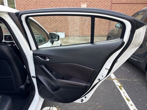 Used 2017 MAZDA MAZDA3 Touring w/ Popular Equipment Package image 15