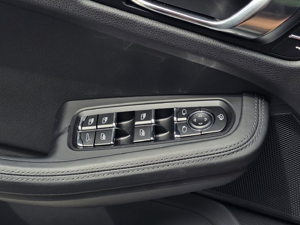 Certified 2026 Porsche Macan AWD/4WD image 25