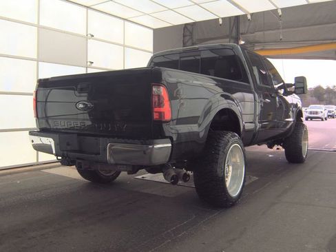 Used 2015 Ford F250 Lariat image 2