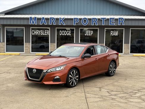 Used 2021 Nissan Altima 2.5 SR w/ SR Premium Package image 1