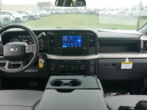 New 2025 Ford F250 XL w/ XL Chrome Package image 31