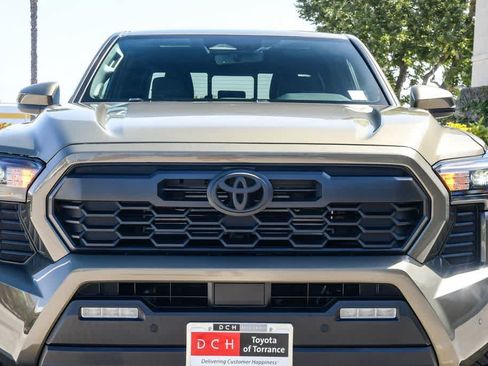 Used 2024 Toyota Tacoma TRD Off-Road w/ TRD Off Road Upgrade Package AWD/4WD image 6