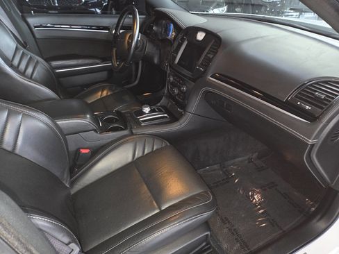 Used 2023 Chrysler 300 C RWD image 28