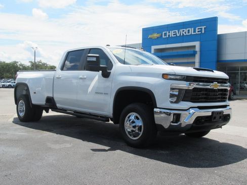 Used 2024 Chevrolet Silverado 3500 LT w/ Convenience Package AWD/4WD image 3