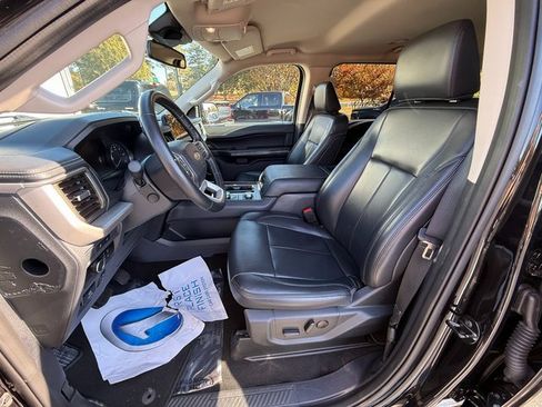 Used 2024 Ford Expedition Max XLT image 12