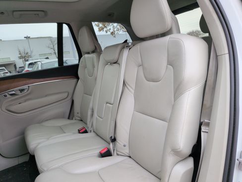 Used 2021 Volvo XC90 T6 Momentum w/ Climate Package image 32