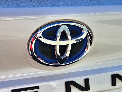 Used 2021 Toyota Sienna XLE w/ XLE Plus Package image 12