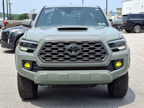 Used 2022 Toyota Tacoma TRD Sport w/ TRD Premium Sport Package AWD/4WD image 5