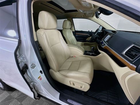 Used 2017 Toyota Highlander Limited image 38