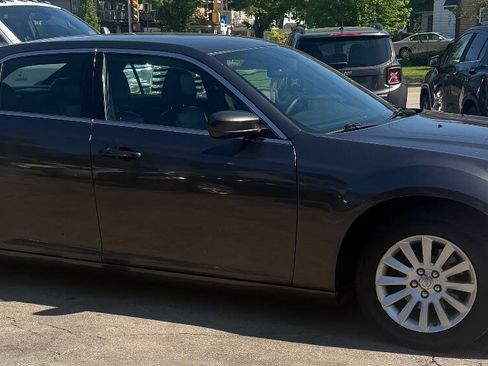 Used 2014 Chrysler 300 RWD image 8