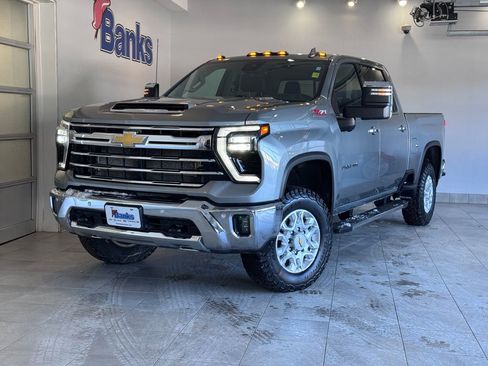 Used 2024 Chevrolet Silverado 2500 LTZ w/ LTZ Convenience Package image 2