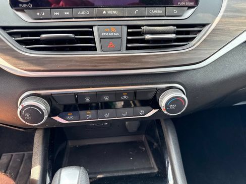 Used 2024 Nissan Altima 2.5 SV FWD image 24