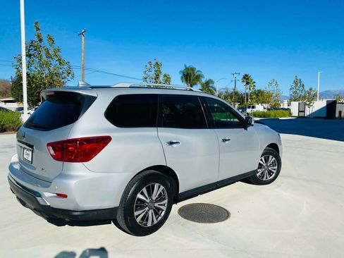 Used 2020 Nissan Pathfinder SL image 32