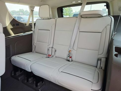 Used 2024 GMC Yukon XL Denali w/ Advanced Technology Package AWD/4WD image 12
