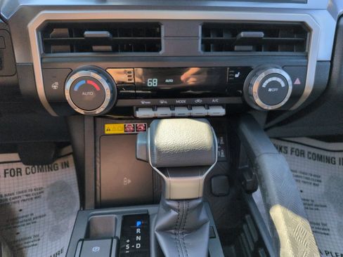 Used 2025 Toyota Tacoma SR5 AWD/4WD image 18