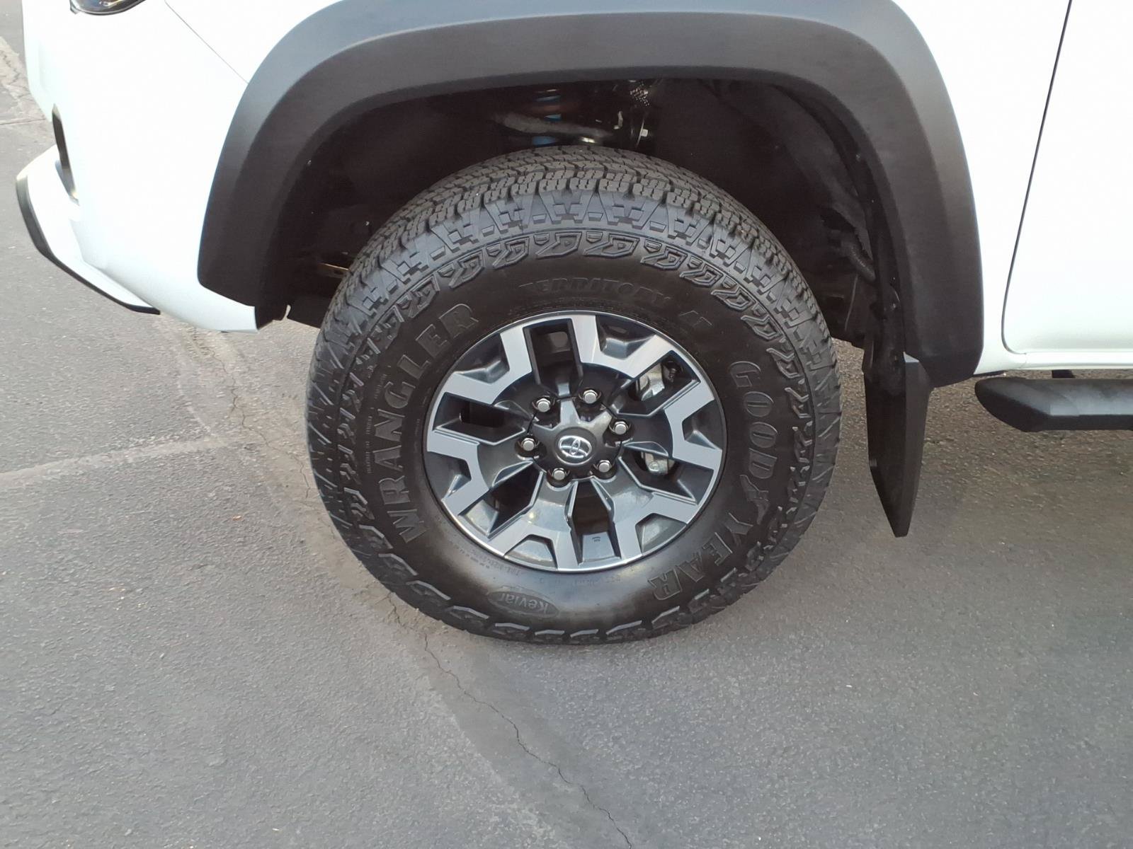 Certified 2023 Toyota Tacoma TRD Off-Road w/ TRD Premium Off Road Package AWD/4WD image 9