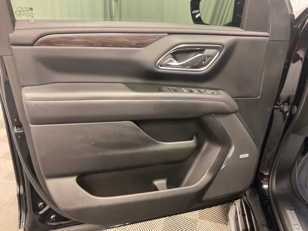 Used 2023 Chevrolet Tahoe LT w/ Luxury Package AWD/4WD image 9