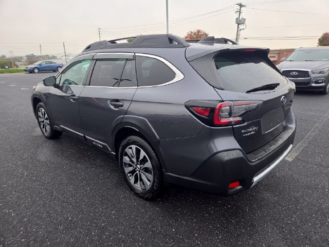 Used 2025 Subaru Outback Limited AWD/4WD image 12