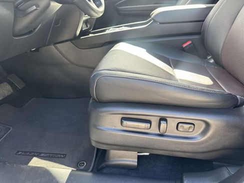 Used 2025 Honda Ridgeline Black Edition image 17