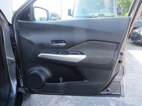 Used 2018 Nissan Kicks SV FWD image 10