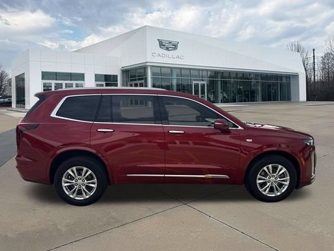 Used 2025 Cadillac XT6 Luxury AWD/4WD image 2