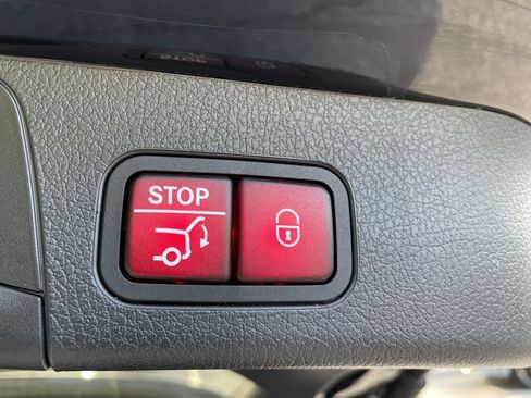 Used 2024 Mercedes-Benz GLB 250 image 11