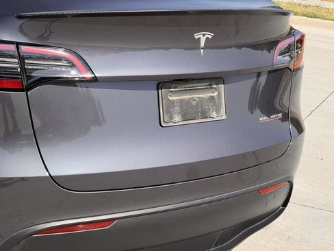Used 2023 Tesla Model Y Performance AWD/4WD image 6
