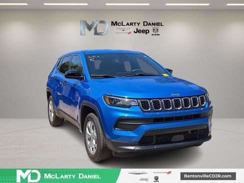 Used 2024 Jeep Compass Sport AWD/4WD image 1
