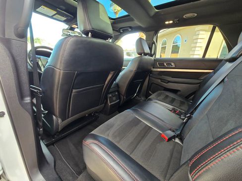 Used 2019 Ford Explorer XLT w/ Equipment Group 202A image 17