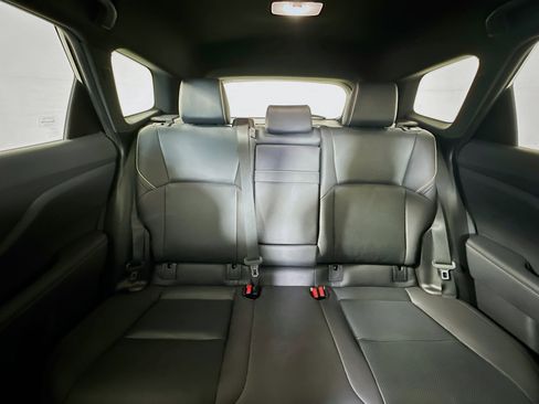 Used 2025 Toyota Crown Signia image 30