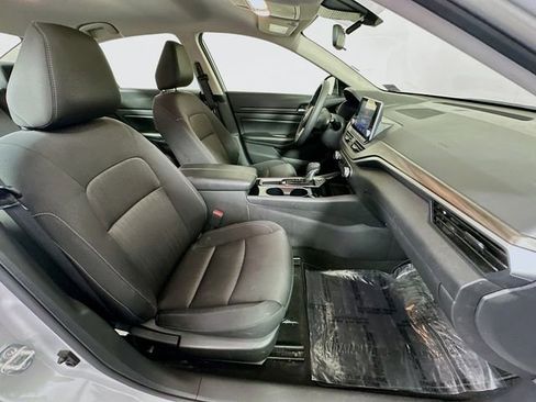 Used 2024 Nissan Altima 2.5 SV image 25