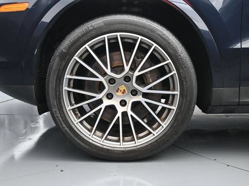 Used 2022 Porsche Cayenne AWD/4WD image 5