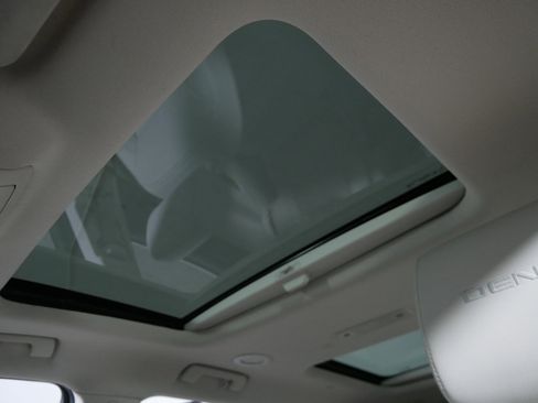 Used 2023 GMC Acadia Denali w/ Denali Ultimate Package image 31