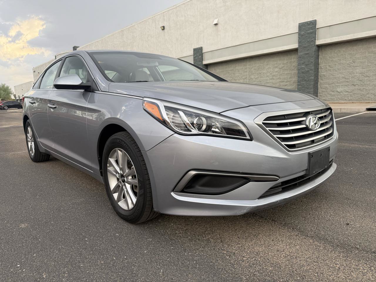 Used 2016 Hyundai Sonata SE w/ Cargo Package FWD image 1