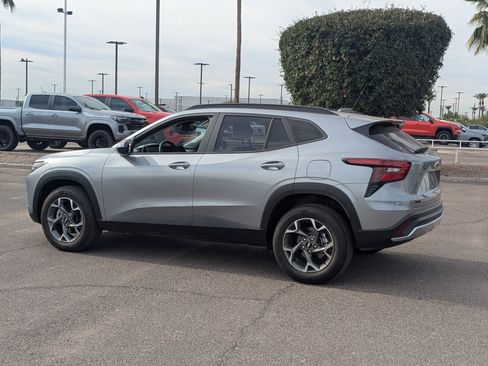 Certified 2024 Chevrolet Trax LT w/ Driver Confidence Package image 4