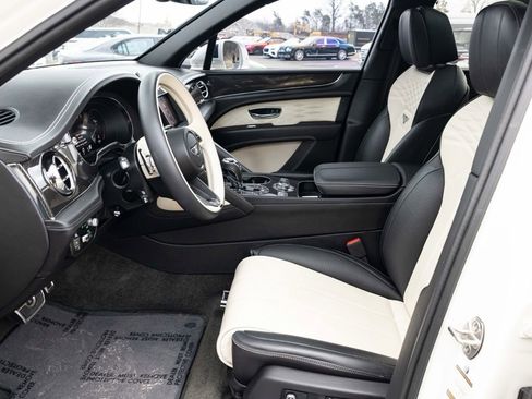Used 2023 Bentley Bentayga Extended Wheelbase image 28