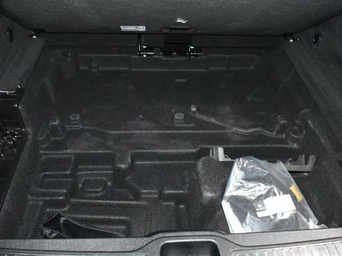 Used 2021 Mercedes-Benz GLC 300 4MATIC image 33