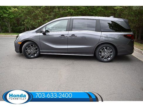 New 2026 Honda Odyssey Touring image 4