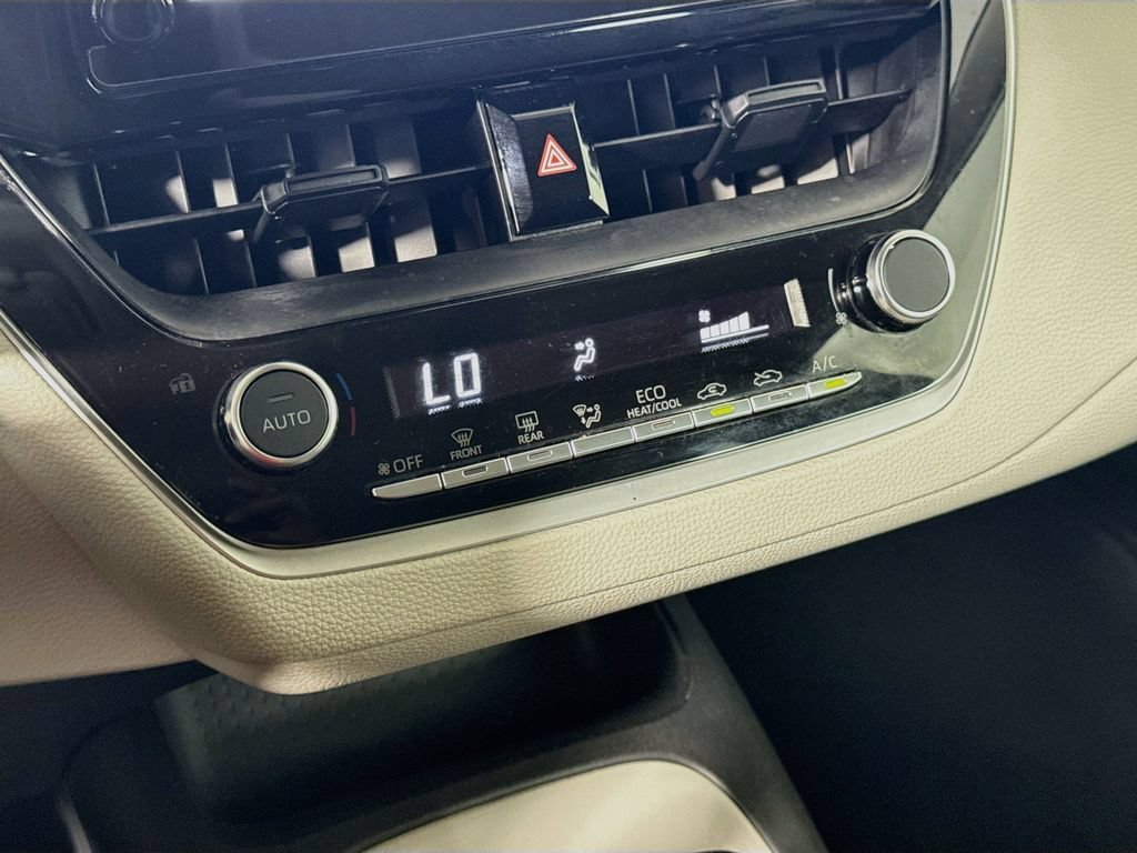 Used 2025 Toyota Corolla LE FWD image 16