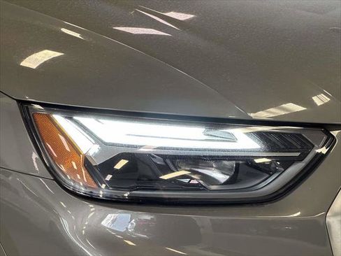 Used 2023 Audi Q5 2.0T Premium w/ Convenience Package image 7