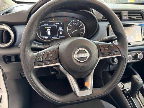 Used 2025 Nissan Versa SV FWD image 28