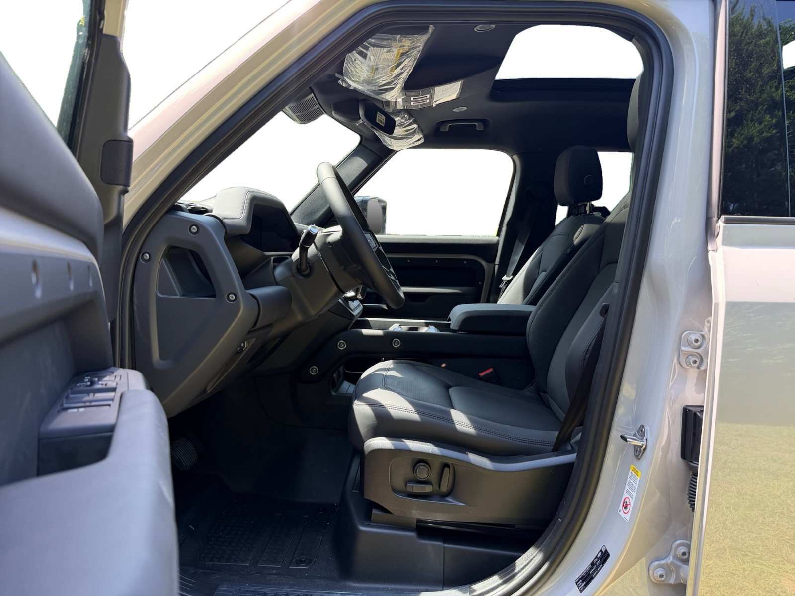 New 2026 Land Rover Defender 110 S AWD/4WD image 10