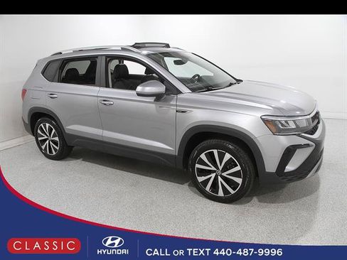 Used 2023 Volkswagen Taos SE w/ Panoramic Sunroof Package AWD/4WD image 1